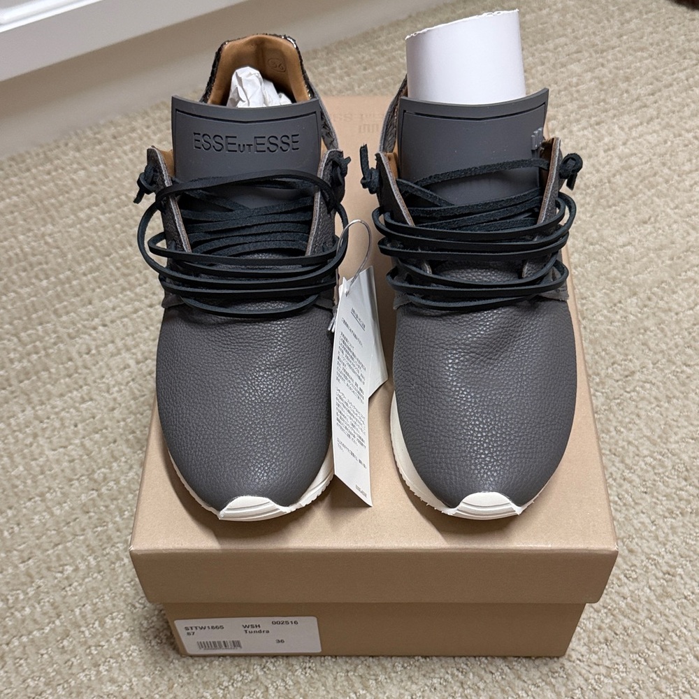 NWT Esseutesse Leather Non Fringe Sneaker - Graphite